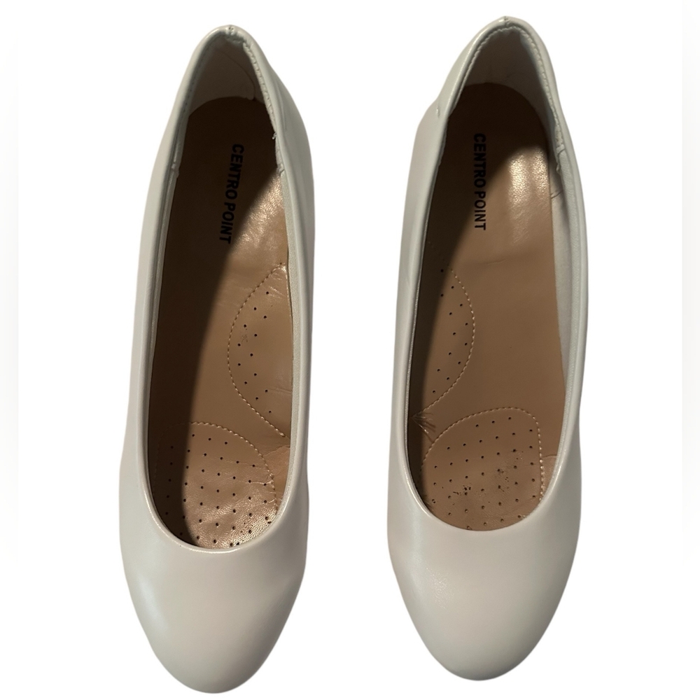 Centro Point sz 9 white low wedges